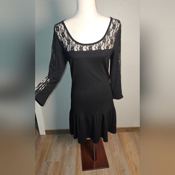 VENUS Dresses & Skirts - Elegant Black Lace Dress By Venus.  Size 40.